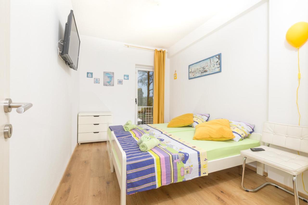 Apartments Dobronic イェルサ エクステリア 写真